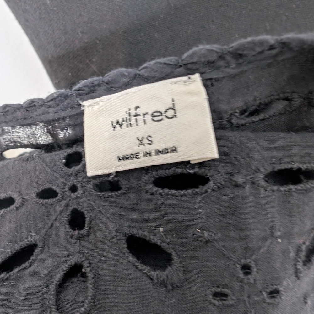 đ Aritzia Wilfred Crochet Sheer Cardigan Black - Picture 3 of 5